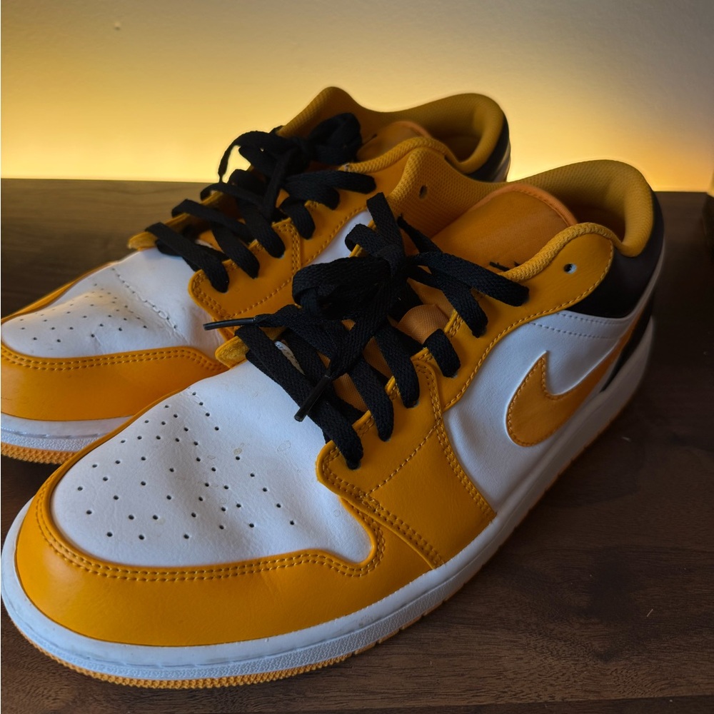 Nike Men's Vibrant Yellow and White Sneakers